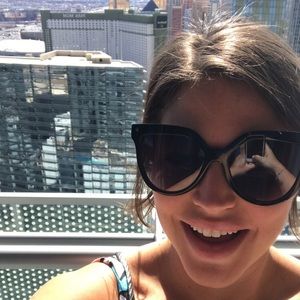 Meet your Posher, Casey